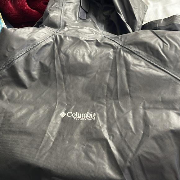 Columbia Titanium waterproof black womens jacket xl. Never worn. - Picture 7 of 8